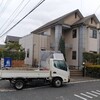 会社には、軽トラックと軽バン、普通車しか