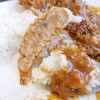 カレーに餃子を入れるのはやっぱり「みよしの」だけ。でもこれがウマいんだなぁ。