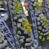 【速報】BTS所属のHYBE事務所前に…“葬儀用の花”が　ファンの過激行動　泥沼化する“お家騒動”