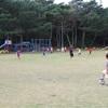 小さな学校に 沢山の子供達が楽しくサッカー！