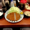 かつ進（千代田区外神田）のとんかつ定食（ごはん半分，キャベツ大盛）