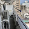 マンションベランダのエアコンドレーンが原因の水滞留を治す