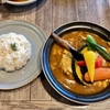 【Rojiura Curry SAMURAI. 立川店】（東京都立川市）｜北海道札幌発スープカレー専門店。大きなお野菜たっぷり入ったスープカレーが美味しい人気店。