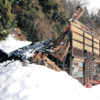 三井町で屋根に積もった雪の重みにより木造納屋が倒壊しました