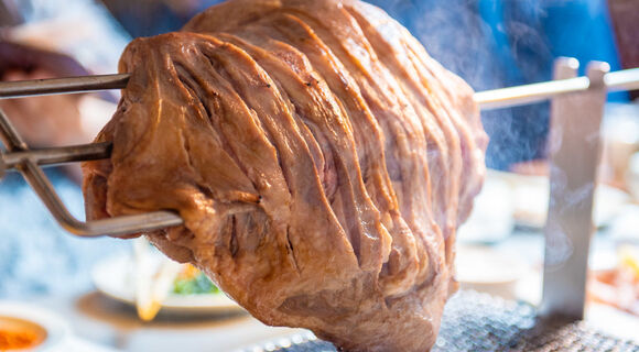 食通のラム肉好きたちから「聖地」と称される羊肉の専門店が楽園すぎた【丸焼き】 食通のラム肉好きたちから「聖地」と称される羊肉の専門店が楽園すぎた【丸焼き】