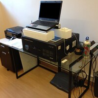 3万円で既存のデスクが可動式スタンディングデスクになるLoctekの製品