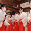 阿蘇神社で巫女研修会　初詣客迎える心構え学ぶ