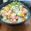 味変できる海鮮丼が売り　海街丼 唐津店の海宝丼並（９９０円）と味噌汁（２００円）