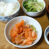 今日の食べ物　朝食にサーモンの刺身