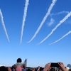 ブルーインパルスが曲芸飛行を披露；２０２４年自衛隊入間基地航空祭に２５万人