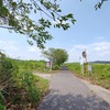 日本の田舎の自転車道を行く・右か左か？