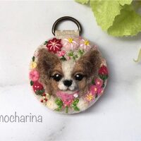 ぬいくんの胴輪飾り】羊毛フェルト刺しゅうの犬・甲斐犬 - mocharina