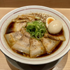 【今週のラーメン４５３６】 京紫灯花繚乱 （東京・四谷三丁目） 特製スペシャル ブラック中華そば　〜しっかりとパンチを感じさせつつ甘味も円やか！雅やかな四谷ブラック！