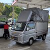 馴染みのガソリンスタンドで、軽トラのタイヤを