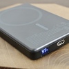 丸一日の外出に必須のモバイルバッテリー！「MATECH MagOn Display 10000」