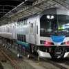 快速マリンライナーM1編成　夜の高松駅で