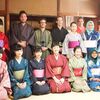 京都日本語学校の外国人留学生　きもので茶道体験
