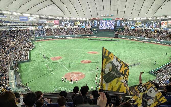 1万人の社員や家族が応援！ 観客席を黒く染めた「ソフトバンクホークス誕生20周年デー in 東京ドーム」