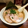 【今週のラーメン３４８７】 中華そば むらさき山 （東京・田町） 紫（ゆかり）そば　〜更なる進化中！田町路地裏で虎視眈々たる質実濃厚中華そば！