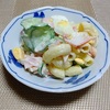 我が家の食卓ものがたり　おかずサラダ　　カニカマの入ったマカロニサラダの小鉢