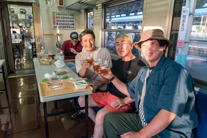 直江津駅ホームに乾杯の声響く　トキ鉄初企画のビアガーデン大盛況　今日12日も開催