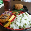 豆ごはんの和風弁当＋トップバリュじゅわっと！メンチかつ