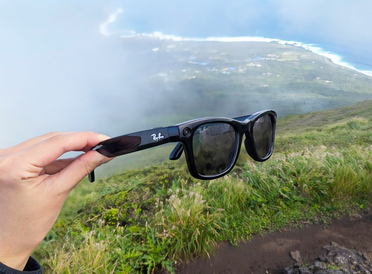 「撮る・調べる」が “メガネ” ひとつで。多機能AIグラス「Ray-Ban Meta」の有能ぶりを八丈島旅行で体験