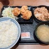 吉野家で、120円引きセール中の『牛皿、唐揚げ定食』を食べてみた。