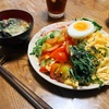 山田食品の18番札幌縮れ麺とたれを使って、具だくさんの冷やし中華を作りました。