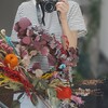 今夏の気分は···カラフルドライフラワーリース！個性的な変形リースで壁面を彩る