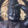 鞍馬寺　　毘沙門天立像　　わずかな光のなかに道はある