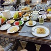 ウズベキスタンの宿　旧市街の古民家ゲストハウス、大量の朝食