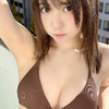 Xでバズる”謎の美女”春蝶の推定Eカップ美乳水着画像