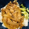 新玉ねぎと鶏胸肉のピリ辛甘酢炒め