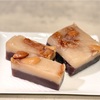 大阪『御菓子司 庵月』ココナッツ蒸し羊羹。催事限定、ナッツとあんこ加わり和洋折衷の味わい。