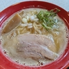 スープの次元を超えた殻を荒々しく砕いた繊細な雲丹スープでラーメンを食す