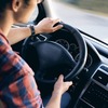 あおり運転の被害にあった時に通報する場合、運転中はこうするのが◎