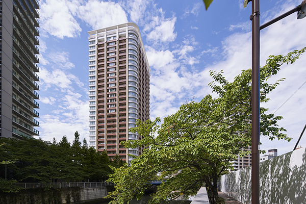 水、緑と都市機能も充実！目黒川沿いのタワーマンション