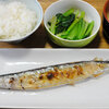 今日の食べ物　朝食に秋刀魚の塩焼き
