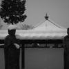 寺に降る雪
