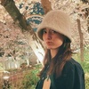 谷まりあ、満開の桜の木と春色×『LOUIS VUITTON』のコーデ披露