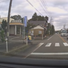 横断歩道を渡りドライバーにぺこり。小学生の態度に世界中が感動の嵐。