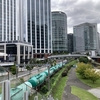 高島水際線公園（横浜市西区）～都市の中を走る貨物列車