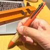 安心して長く使えるボールペン！「ジェットストリーム 4&1 karimoku」有名家具屋さんの端材を利用しています