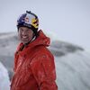 【世界初】凍ったナイアガラの滝を登頂した「アイス・クライマー」の映像に痺れる！