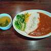 チキンカレーとクリームソーダ