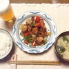 3月26日のウィークック晩御飯は	鶏肉の黒酢炒めとあげとわかめのお味噌汁