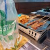 中国風バーベキュー「烧烤」を現地で食べてみよう！袋詰めビールと共にローカル気分を味わってみた【上海トランジットグルメ旅】
