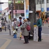 13日、共産党地区委員会の駅前での反戦と人道支援の街頭宣伝、募金活動に大きな反響が。受け取った？リーフにあれはいいとの反響も。