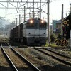 予讃線鬼無駅を通過する貨物列車EF65-1061号機